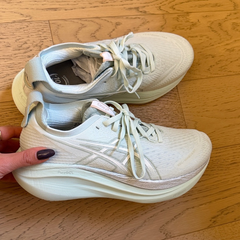 BRAND NEW ASICS Women’s Light Mint Running Sneakers